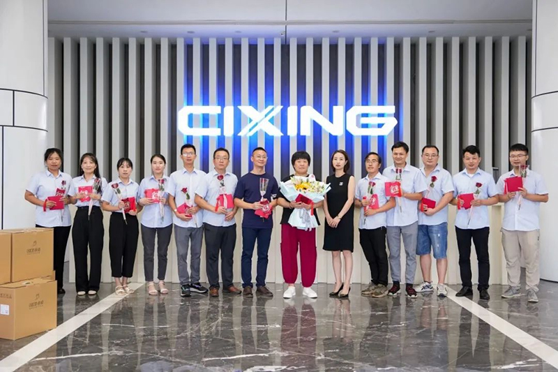 A Ningbo Cixing Co., Ltd. Pedagógusnapi részvétnyilvánító rendezvényt indít